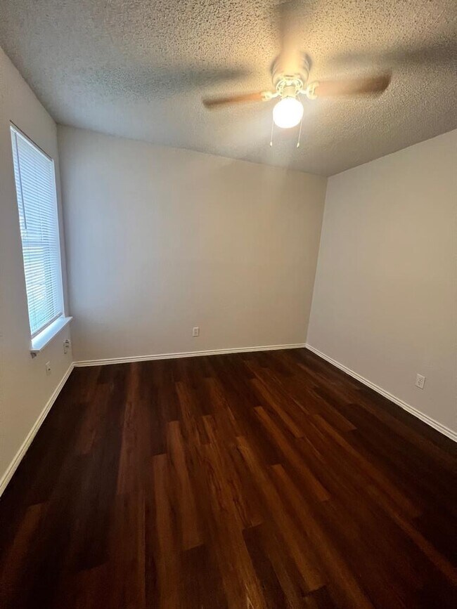 Foto del edificio - 5707 Spring Meadow Rd