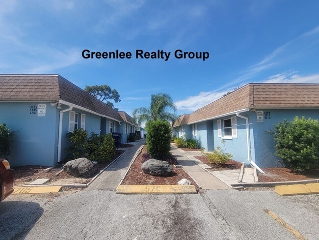 Building Photo - Cute 1/1 Apartment with Tile Floors & Private Patio!!