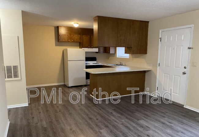 Building Photo - 1500 Oakshire Ct