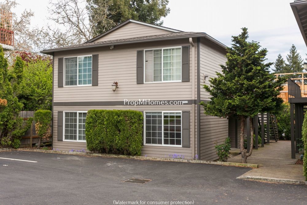 Primary Photo - 5920 S Hood Ave