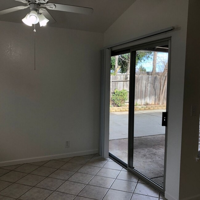 Building Photo - 3-Bed, 2-Bath Single-Family Home (Lease as...