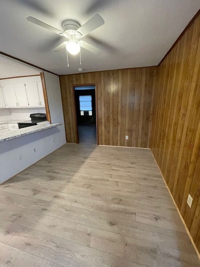 Building Photo - Must see this Adorable 1 bedroom 1 bath apartment . Located in Dallas