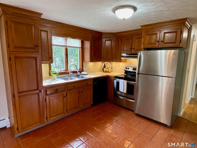 Building Photo - 31 Gordon Ave