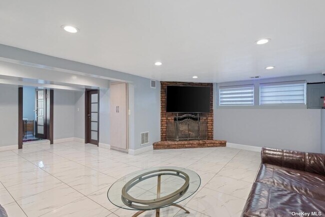 Foto del edificio - 667 Park Ln