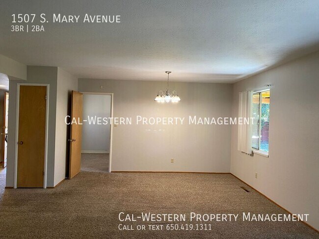 Building Photo - Nice 3 bed 2 bath House close to schools, ...
