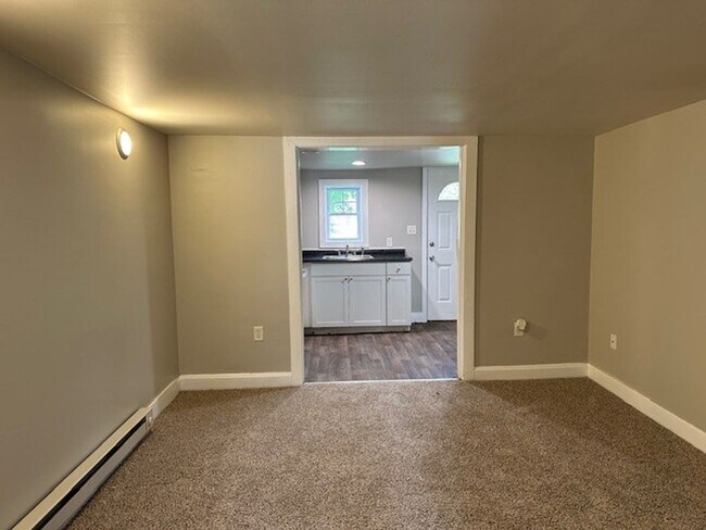Foto del edificio - Introducing our cozy 2-bedroom, 1-bathroom...