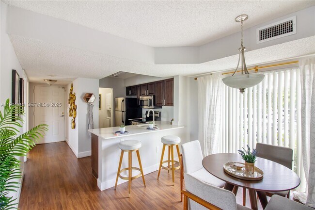 Foto del edificio - 17230 NW 64th Ave