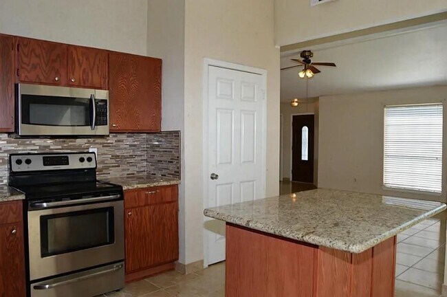 Foto del edificio - 13115 Pebblewalk Cir S