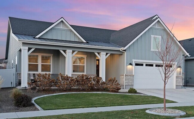 Foto del edificio - Short term lease for this gorgeous 3 bed 2...