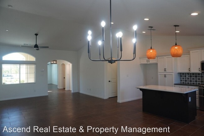 Building Photo - 5 br, 3 bath House - 7220 Saddleback Canyo...