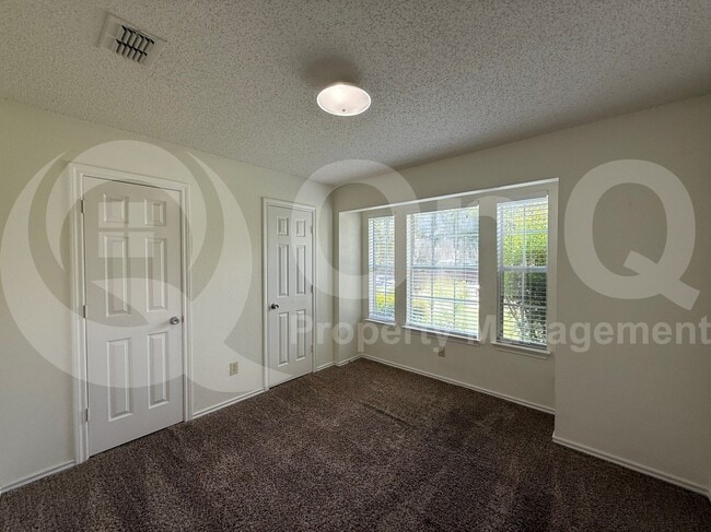 Building Photo - 1206 Hyde Park Dr