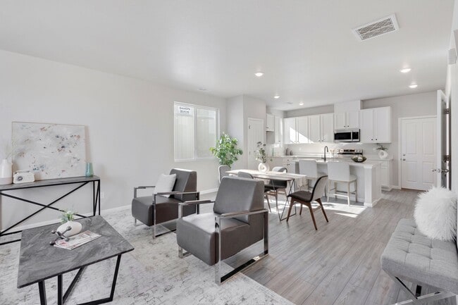 Foto del edificio - 1440 Coral Pl