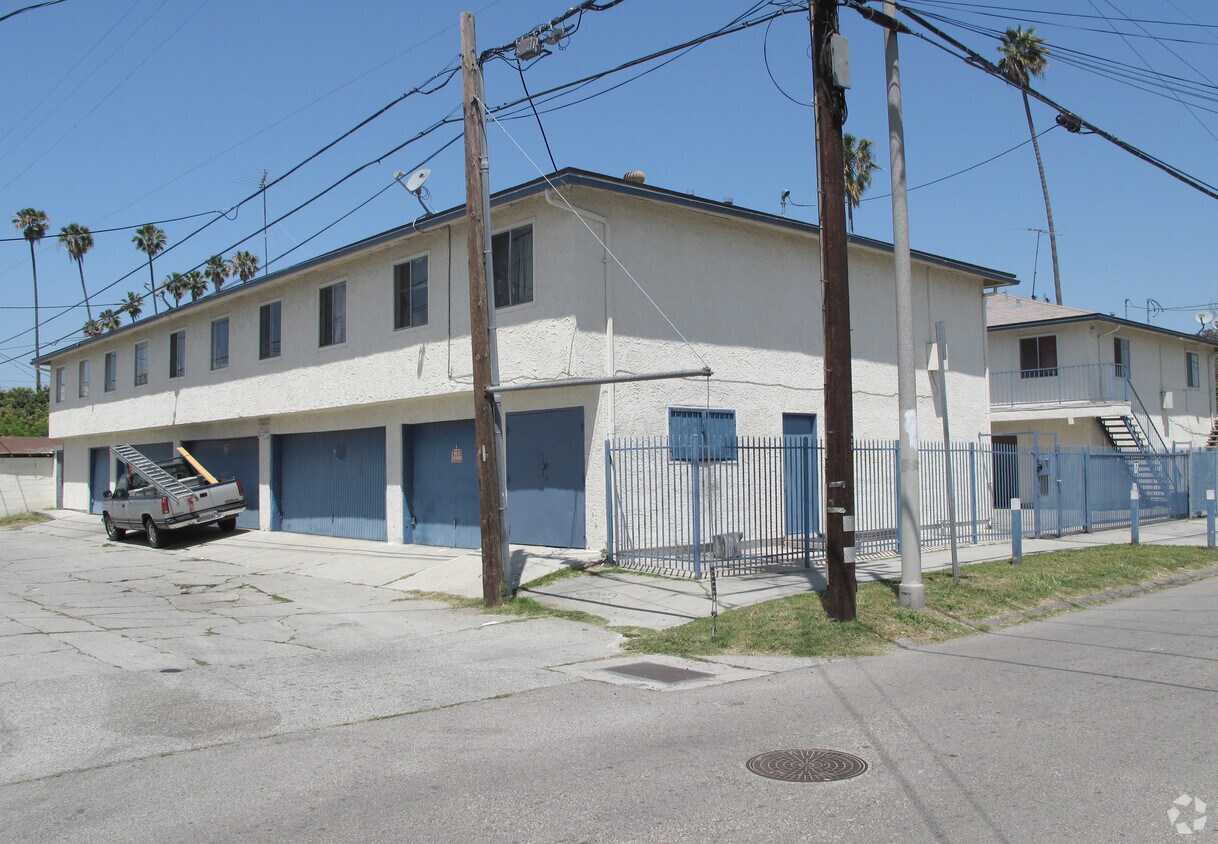 Building Photo - 802 W 164th St
