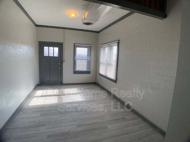 Foto del edificio - 135 SE 1st St
