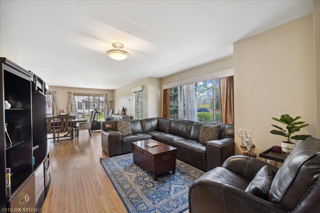 Foto del edificio - 1578 N St Marks Pl
