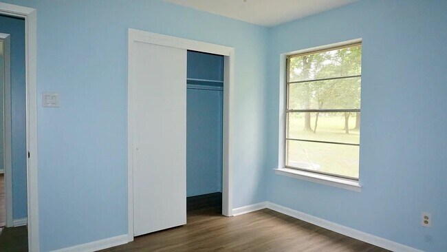 Foto del edificio - 854 Hoyt Rd