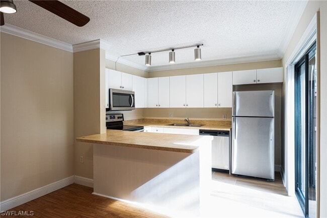 Building Photo - 5212 Cedarbend Dr