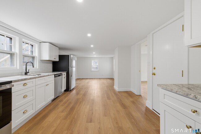 Foto del edificio - 96 W Main St