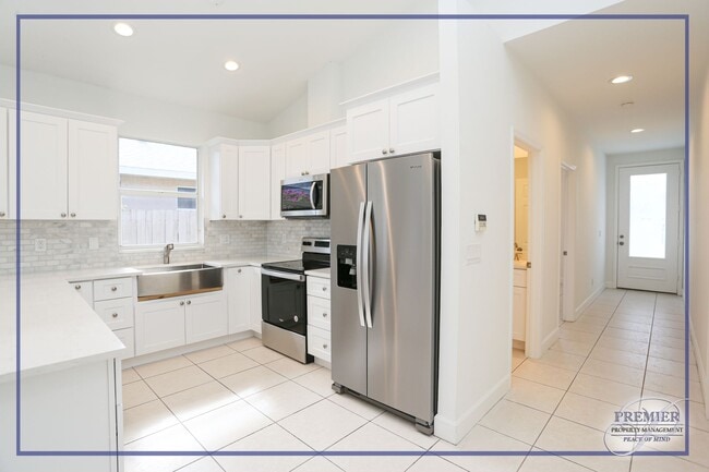 Foto del edificio - ***RENOVATED INTERIOR***NAPLES PARK - Annu...