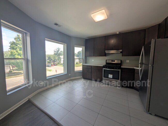 Foto del edificio - 325 W Station St