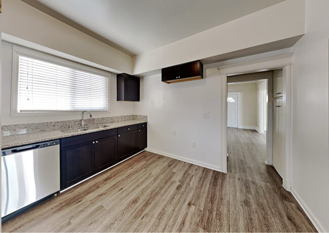 Foto del edificio - 655 Waverly Dr