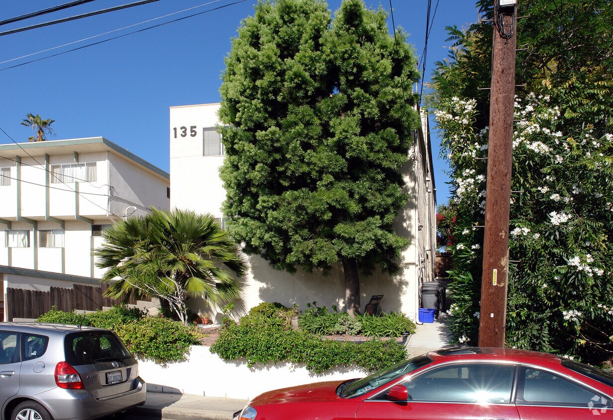 Building Photo - 135 Loma Vista St