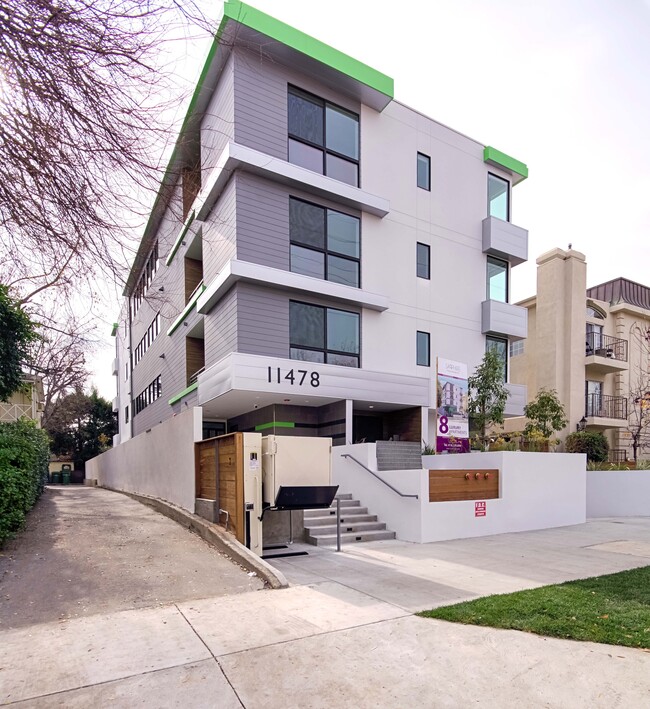 Building Photo - 11478 Moorpark St