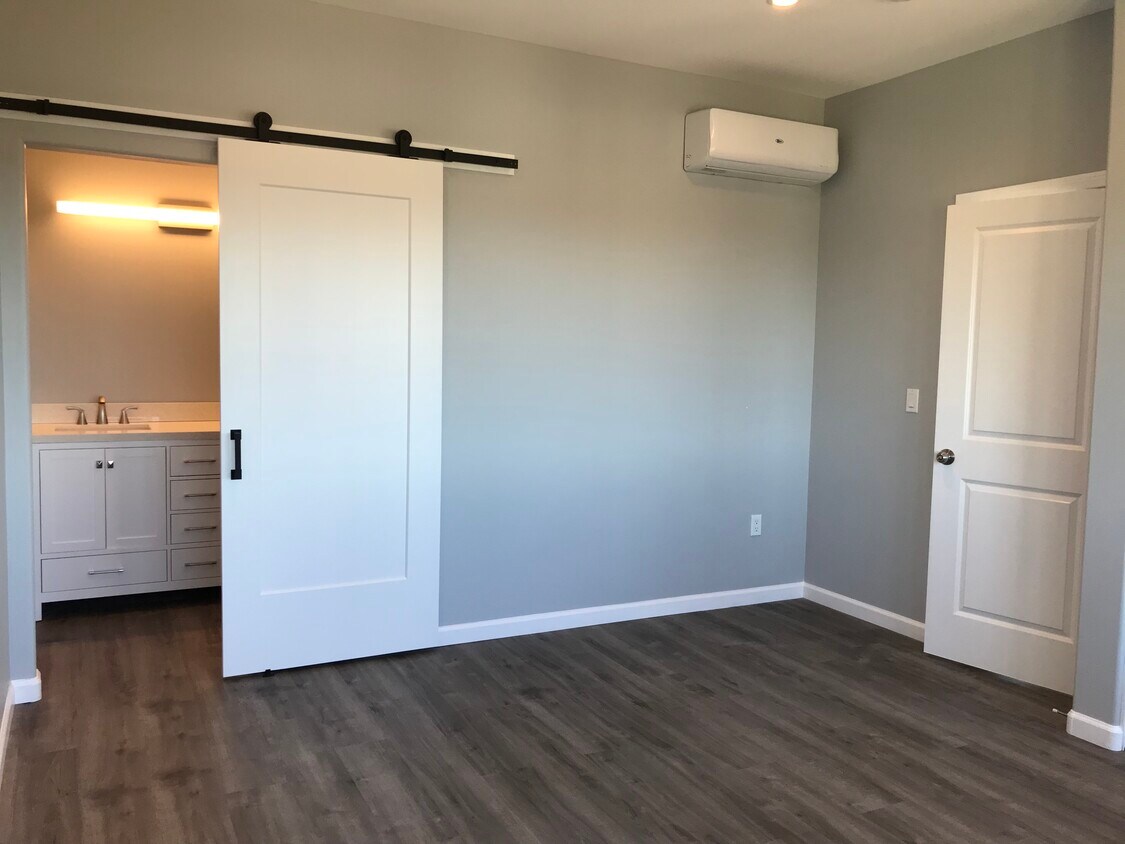 Foto principal - 2751 Nipoma St