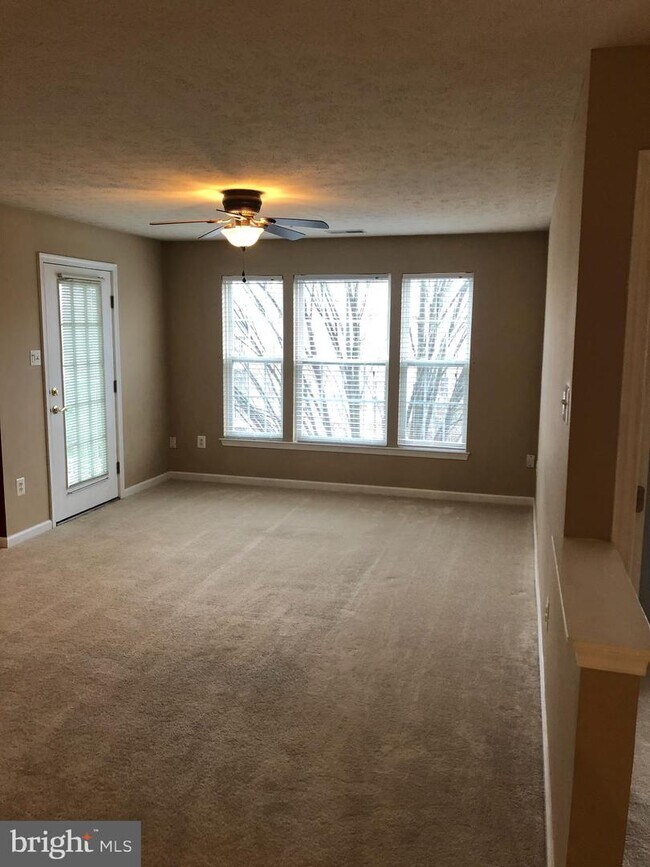 Building Photo - 3011 Hunting Ridge Dr