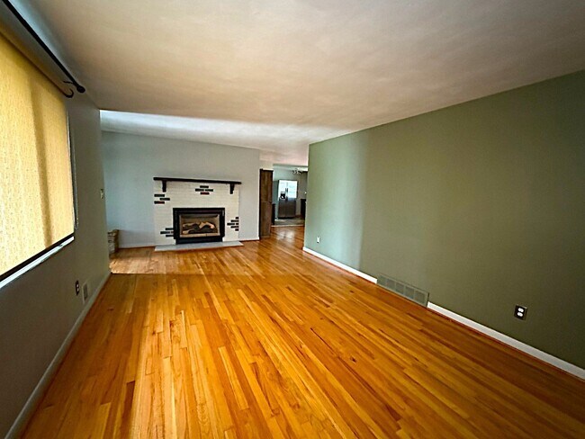 Foto del edificio - 908 Chestnut Ln