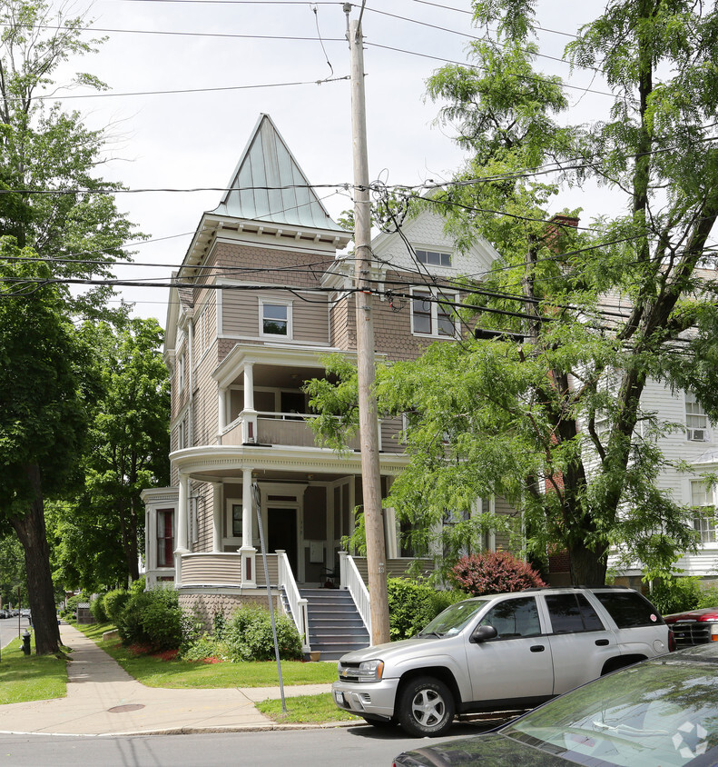 Building Photo - 117 S Lake Ave