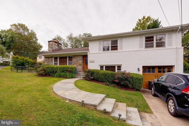 Building Photo - 9420 Holland Ave