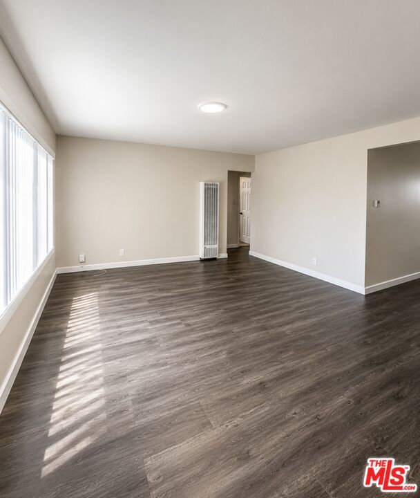Foto del edificio - 1512 W 103rd St