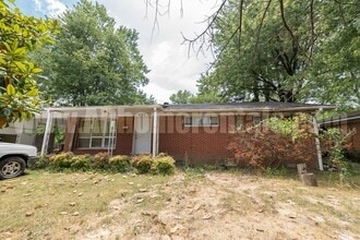Building Photo - 421 Angus St