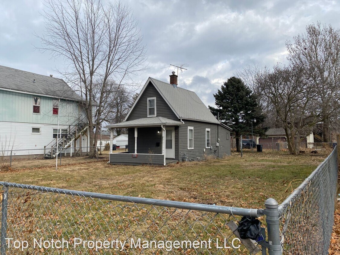 1 br, 1 bath House 1439 39th St House Rental in Rock Island, IL