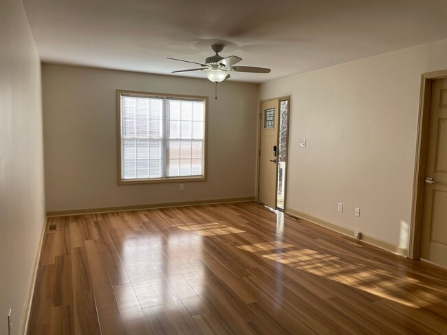 Building Photo - 1303