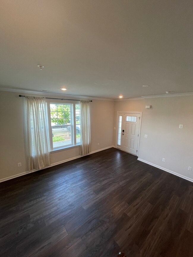 Foto del edificio - 4914 Macdonough Pl