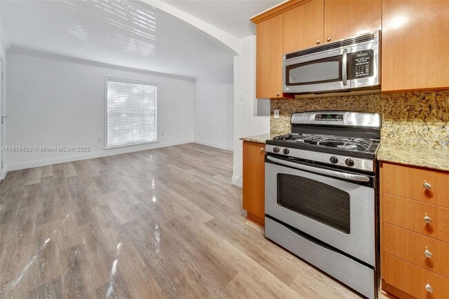 Foto del edificio - 3245 Virginia St