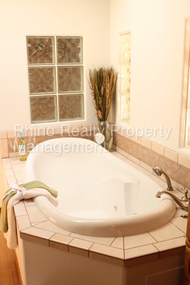 Foto del edificio - 1129 Ortega Rd NW