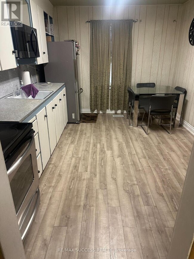 Building Photo - 153 Barnesdale Ave N