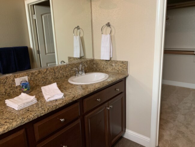 Foto del edificio - 471 Rosewood Ave