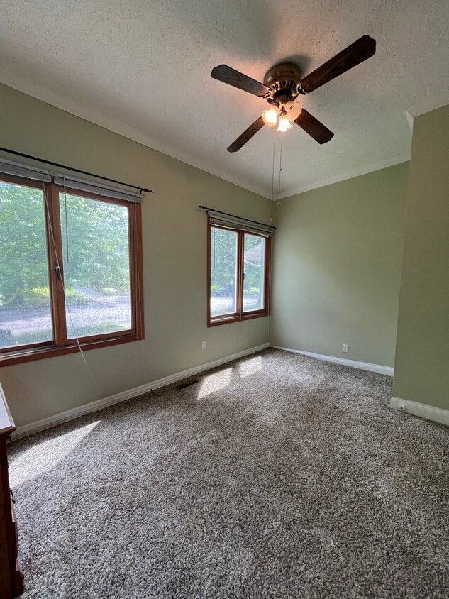 Primary Photo - 289 W Harrison Ave