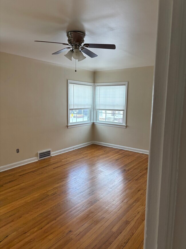 Foto del edificio - 13813 Wainstead Ave