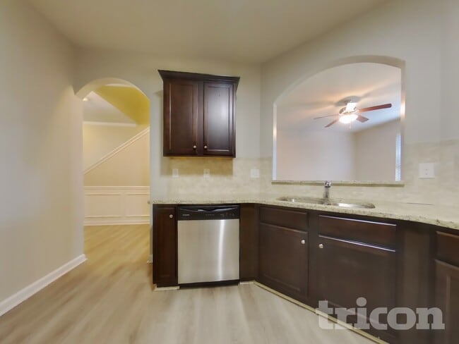 Building Photo - 4459 Ravenwood Dr