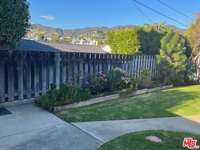 Building Photo - 707 Wildomar St