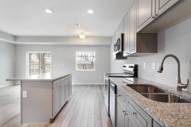 Building Photo - Lovely 3 bed/2.5 bath 1 car garage