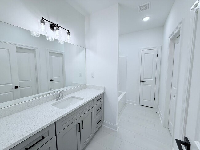 Building Photo - 610 Cottage Grv Cir