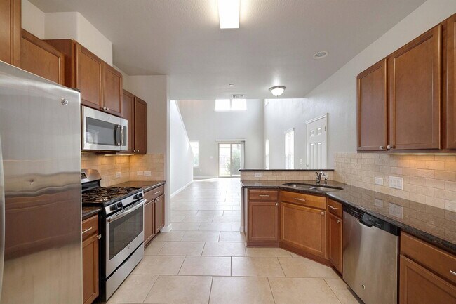 Foto del edificio - 1620 Bryant Dr