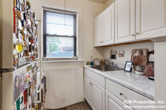 Building Photo - 3618 N Marshfield Ave