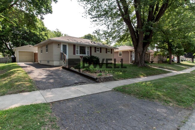 Building Photo - 4 Bedroom Home In Elton Hills Neighborhood!